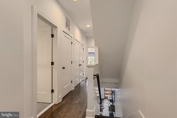 Building Photo - 524 E Fort Ave