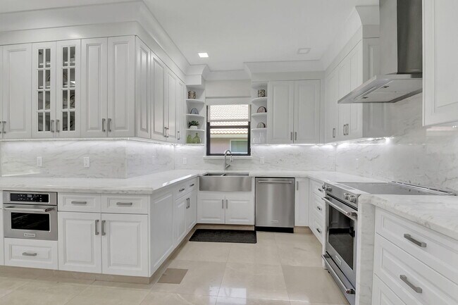 Building Photo - 10099 Canoe Brook Cir