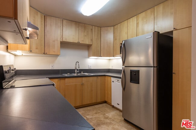 Primary Photo - 1033 6th St