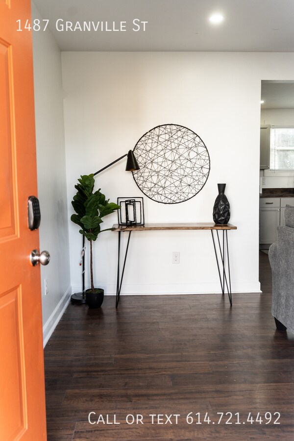 Building Photo - 1487 Granville St