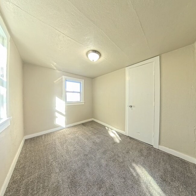 Building Photo - Affordable Living - 1 Bedroom 1 Bathroom - Boone IA