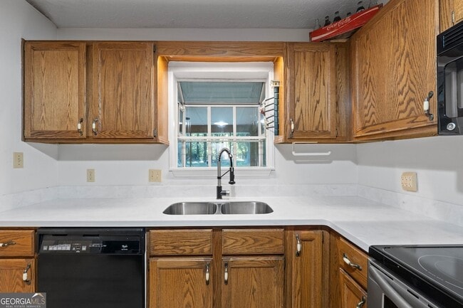 Building Photo - 127 Circle H Dr