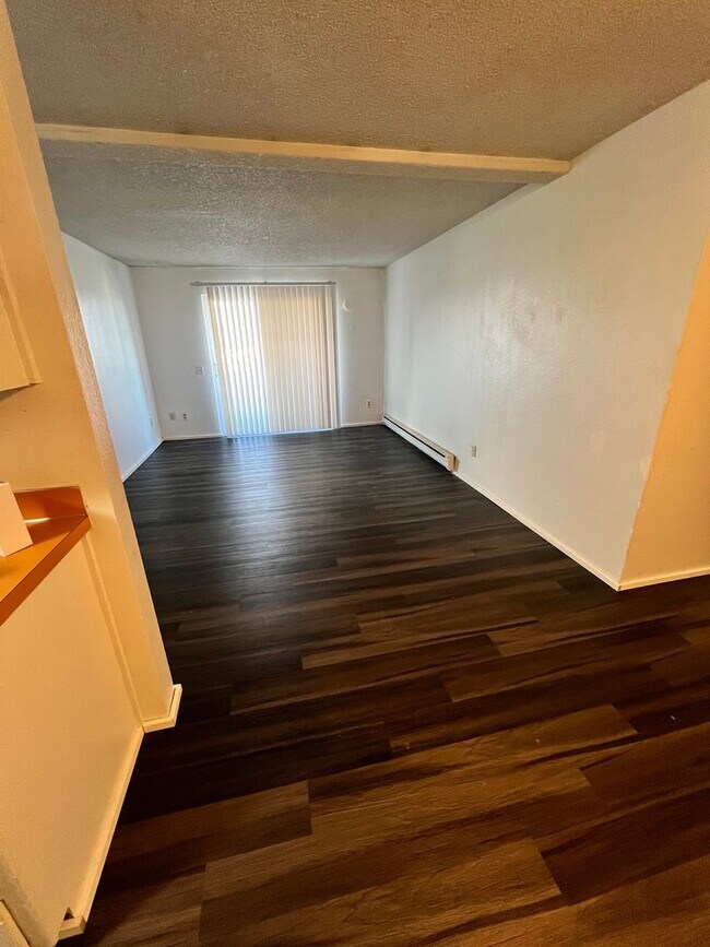 Building Photo - Stylish and Convenient 2 Bed, 1 Bath Apartment in Downtown Port Angeles