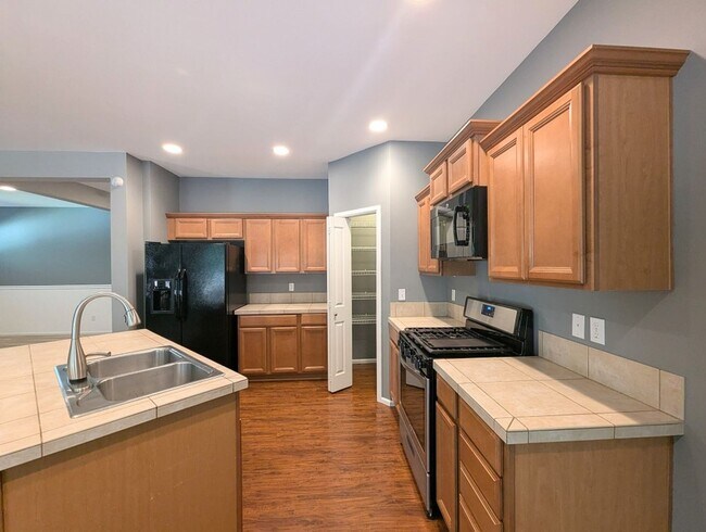 Building Photo - 4Bd/2.5Ba Lake Stevens House