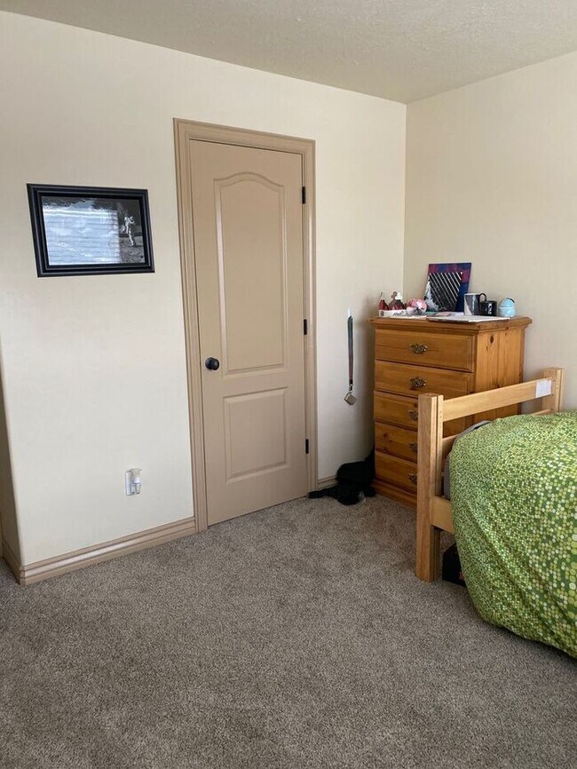 Building Photo - Beautiful 3 bedroom townhome in Draper!