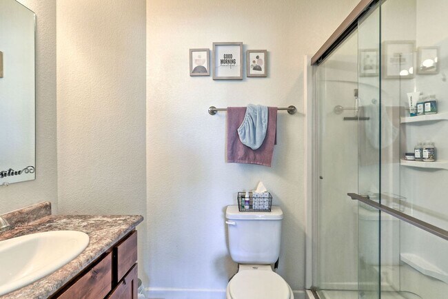 Building Photo - 3 Bedroom 2 1/2 Bath Townhome in Wellington