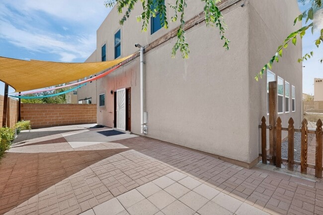 Building Photo - 624 Torretta Dr SW