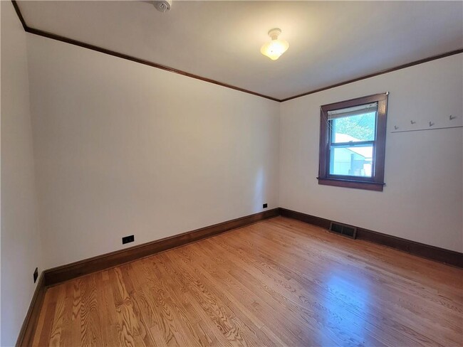 Building Photo - 25 Grand St