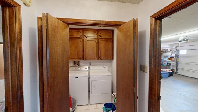 Building Photo - Fully Furnished 3 Bedroom Rental
