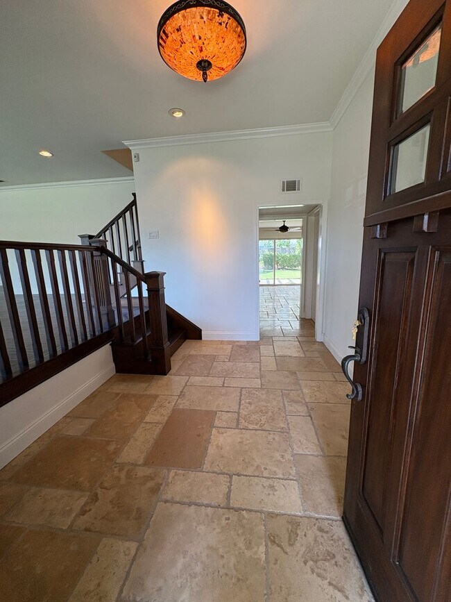 Building Photo - Spacious House - 2 stories - 4 Bedrooms + 2.5 Baths & large 2 car garage