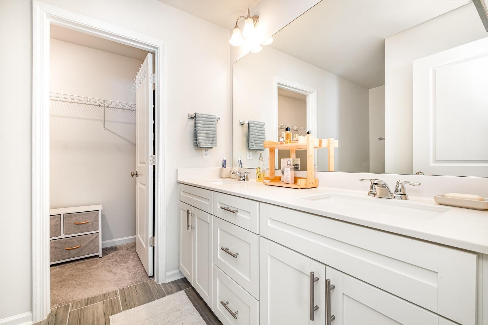 Building Photo - Room in Townhome on Truxton Ln