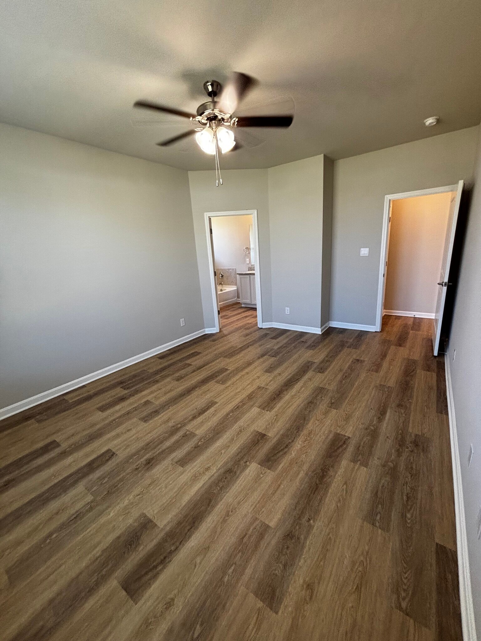 Building Photo - 5968 Pier Park Ave