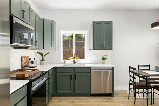 Building Photo - 10494 W Shields Ave