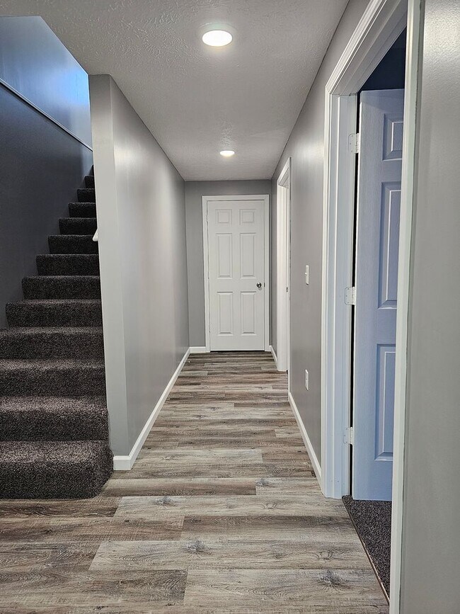 Building Photo - 2 bedroom apartment