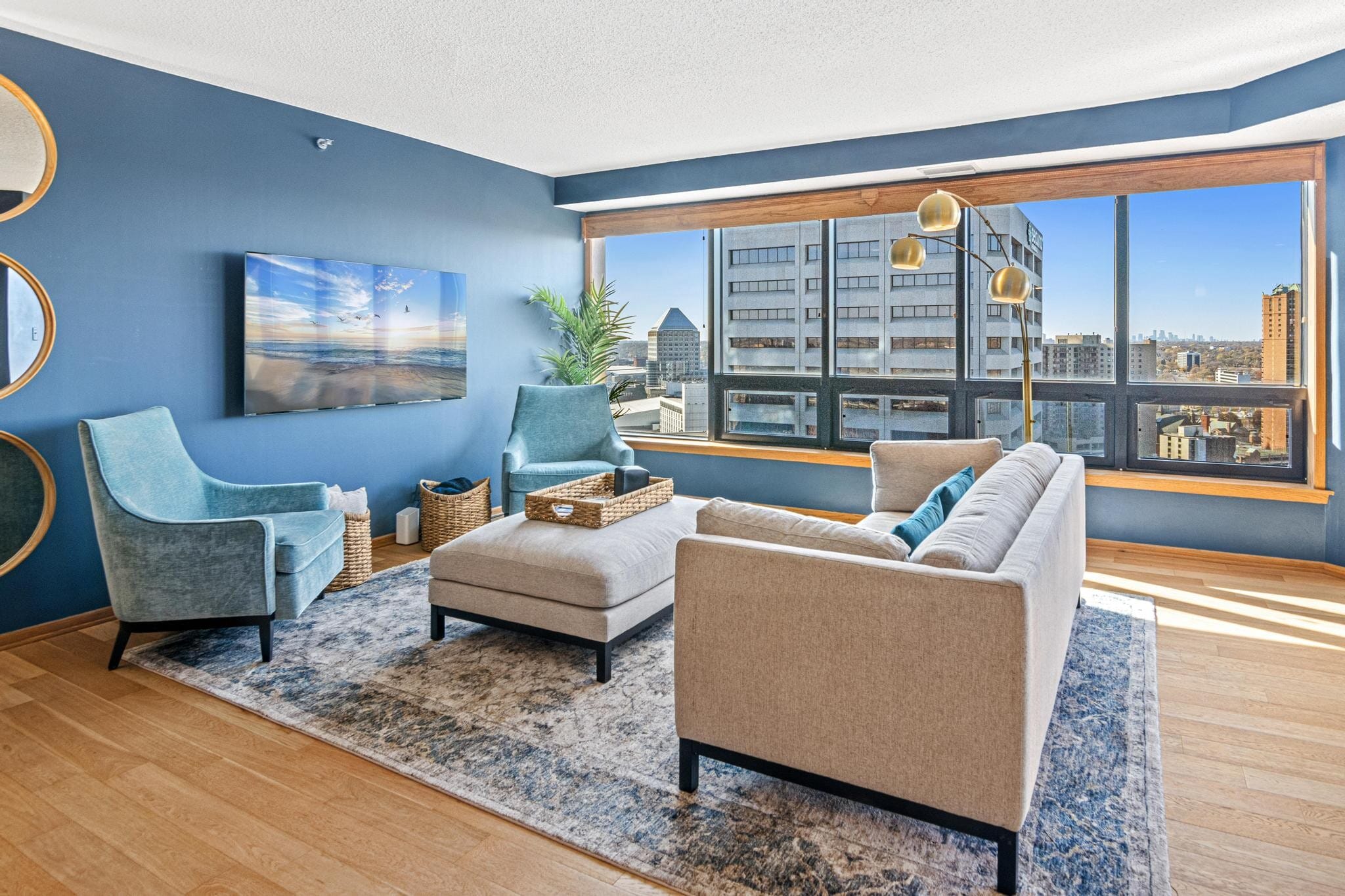 Building Photo - 168 6th St E