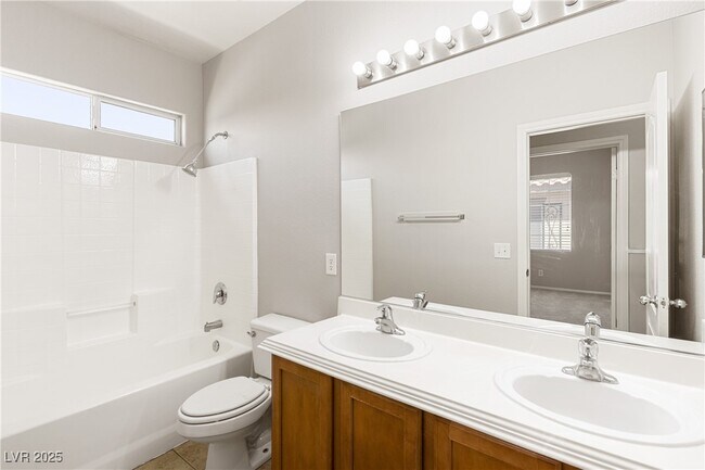 Building Photo - 10544 Lessona St