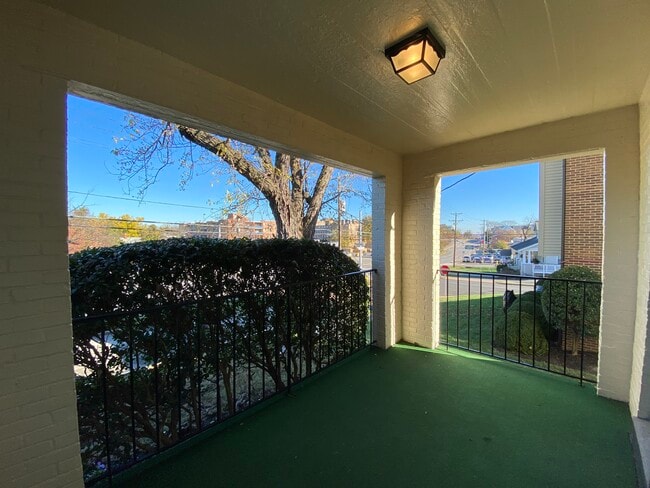 Building Photo - Lee Terrace Apartments