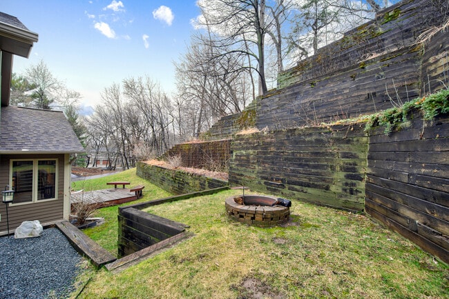 Building Photo - 15 Magnolia Ln N