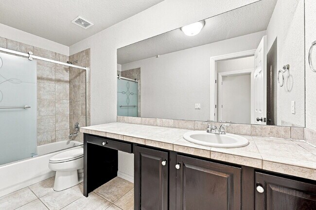 Building Photo - $3,040.95, 6 bed, 4 bath located in Colorado Springs