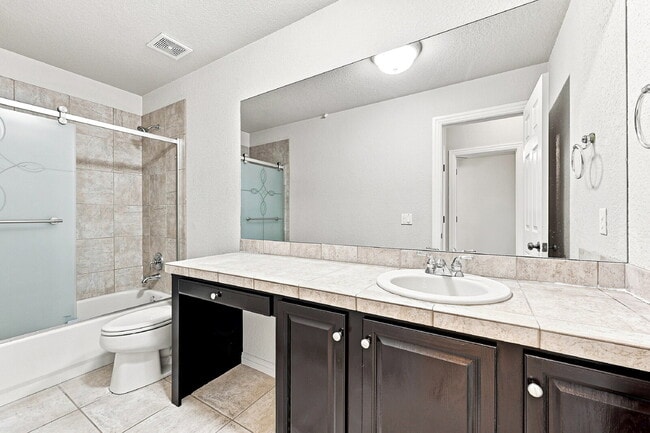 Building Photo - $3,195.95, 6 bed, 4 bath located in Colorado Springs