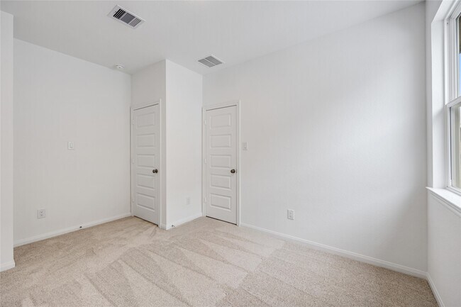 Building Photo - 7223 Blue Gentiana Ln