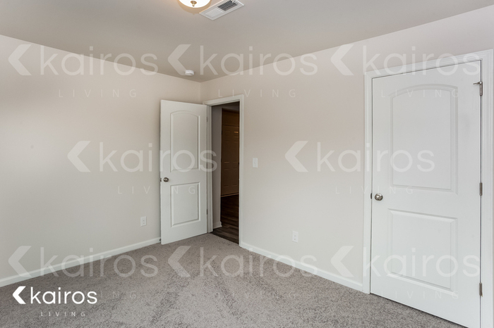Building Photo - 1201 Silvertrace Dr