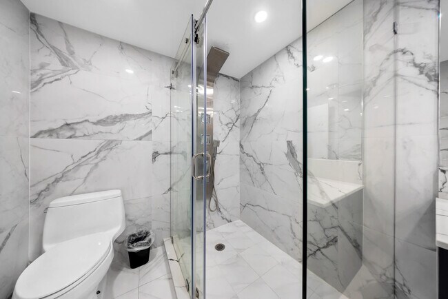 Building Photo - 1717 N Bayshore Dr