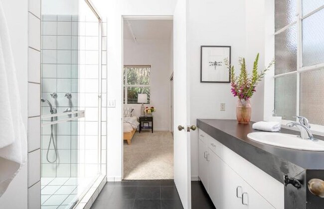 Building Photo - Situated in an excellent location of SOMA ...