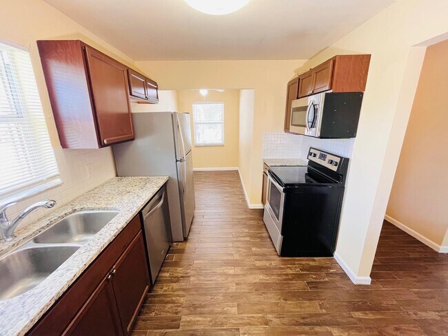 Building Photo - 5985 Forest Hill Blvd