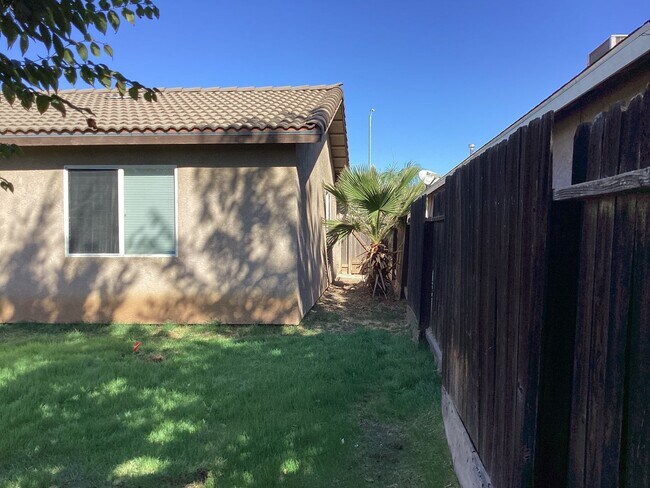 Building Photo - 1450 La Jolla Way