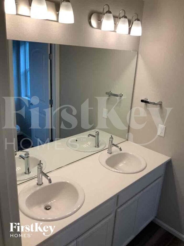 Building Photo - 11156 Murrelet Dr