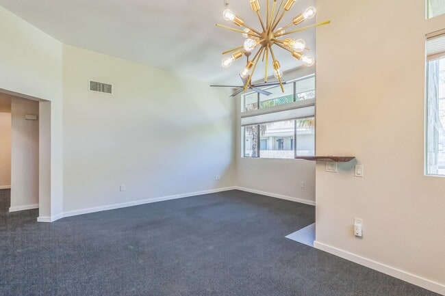 Building Photo - 2 Bed / 2 Bath Townhome at Biltmore, Palm ...