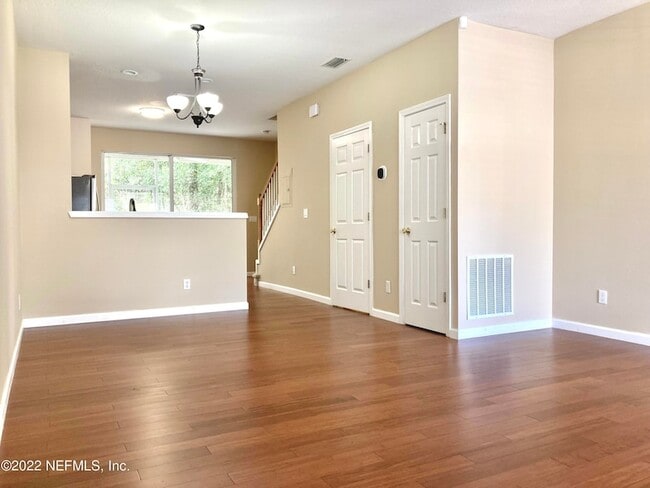 Building Photo - 8424 Thornbush Ct