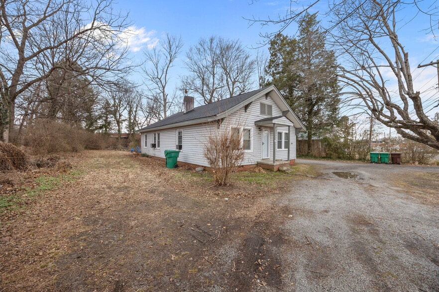 Unit A side lot - 313 Burton Ave