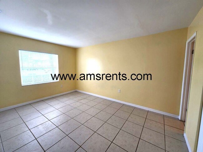 Building Photo - 1406 Holden Ave