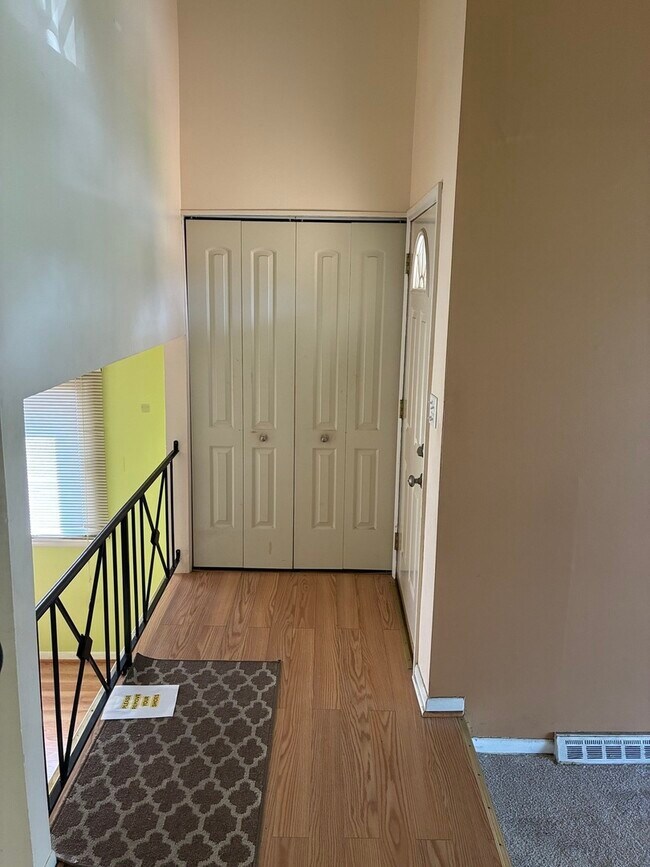 Building Photo - 1142 Brighton Pl