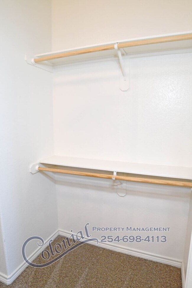 Building Photo - AVAILABLE NOW!!!!!