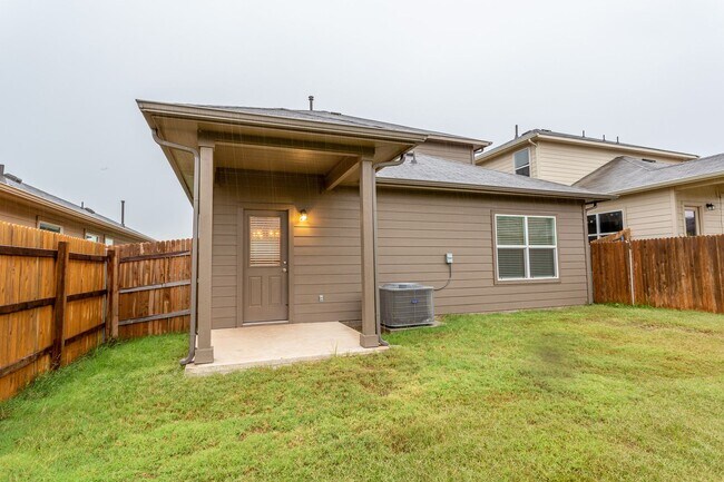 Building Photo - Beautiful 3 Bed / 2.5 Bath Home with High ...