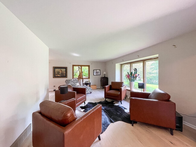 Building Photo - 6211 Fisher Ln
