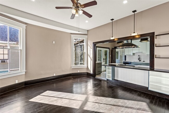 Building Photo - 3902 Bernardo De Galvez Ave