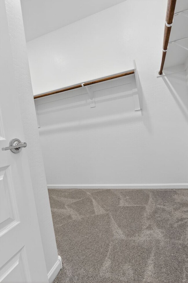 Building Photo - Modern 3BR Living with Resort-Style Amenities in Magma Vista Ranch