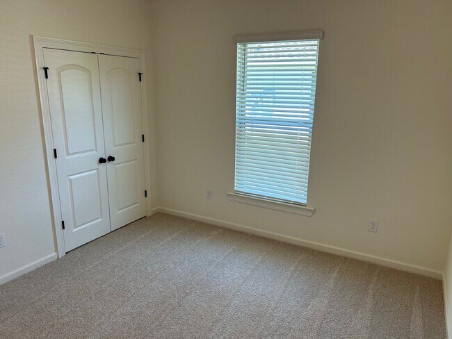 Building Photo - 41366 Rosewood Ln