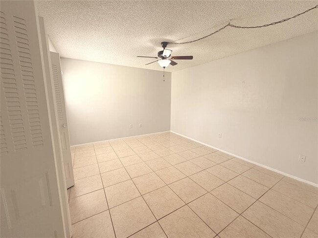 Building Photo - 910 Lake Destiny Rd