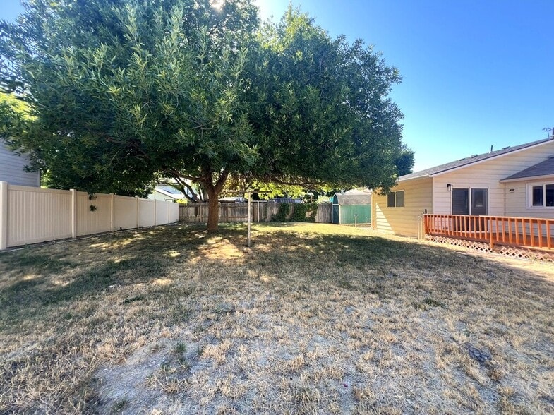 Building Photo - 8725 W Cory Ln