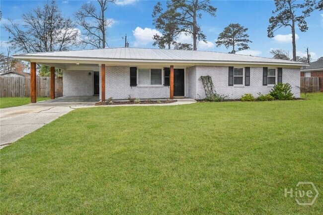 Primary Photo - 1015 Reita St