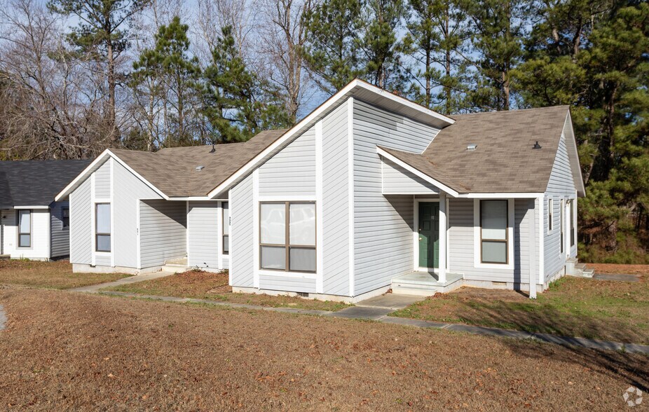 Cooper's Ranch Apartments 3207 Ray Rd Spring Lake NC 28390