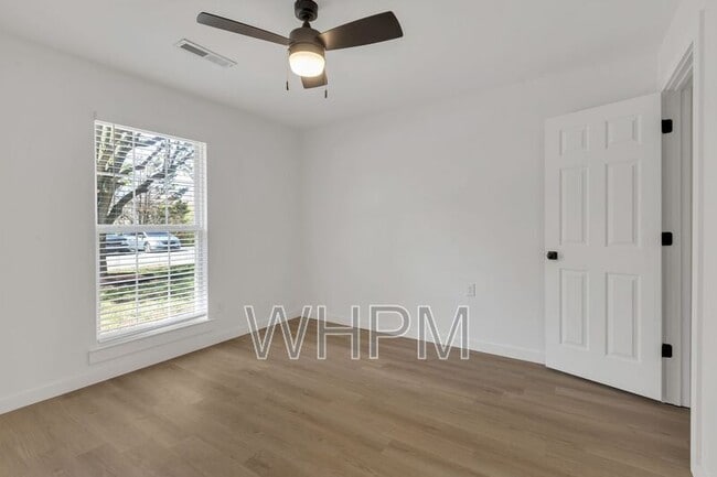 Building Photo - 7208 Melrose Pl