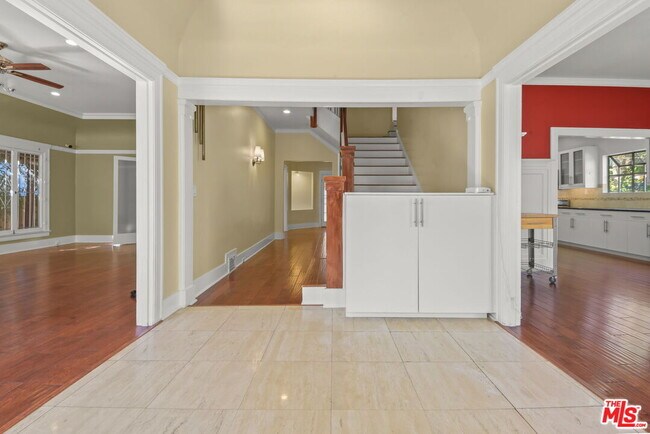 Building Photo - 975 Westchester Pl