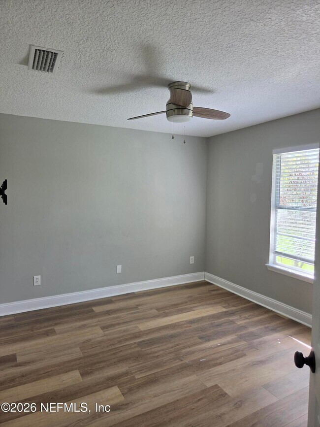 Building Photo - 2071 Thornhill Drive