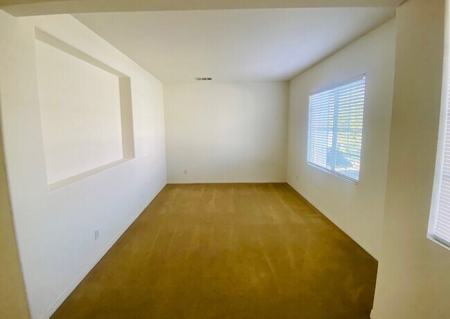 Building Photo - 2306 Cornflower Way